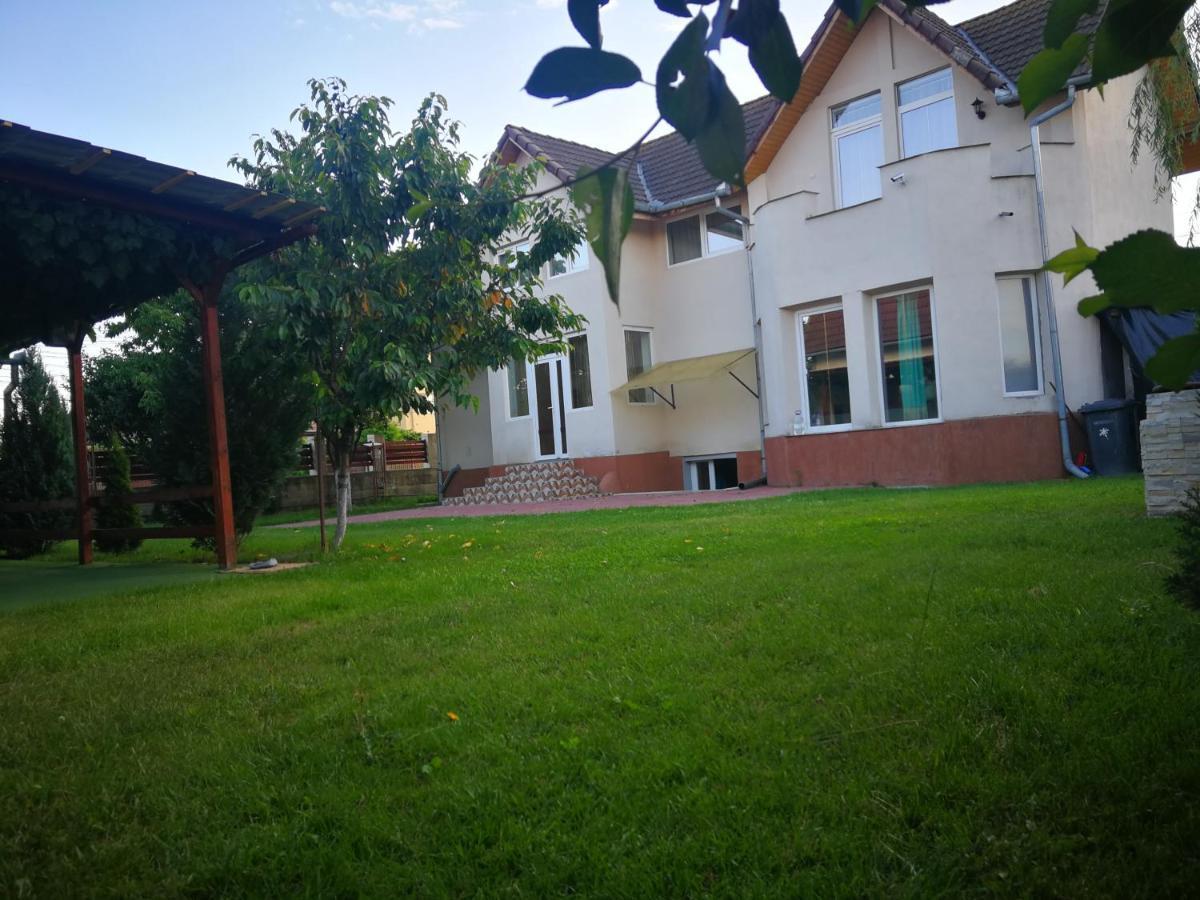 Готель Vila Roy Турда Екстер'єр фото